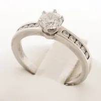 ティファニー ハーフサークル ビーズセッティング ソリテール ダイヤ