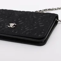 シャネル 23S チェーンウォレット カメリア ブラック シャネル カメリア レザー チェーンウォレット ブラック
