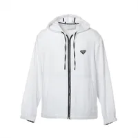 美品　PRADA　パーカー　三角ロゴ　クロップド丈　現行　トライアングルロゴ　白 美品 PRADA パーカー 三角ロゴ クロップド丈 現行