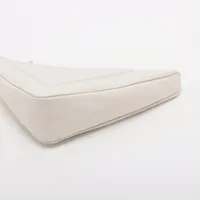 プラダ トライアングル レザー 2WAYハンドバッグ ホワイト 1BA333 楽天市場】プラダ PRADA エンボス トライアングルロゴ ミニ