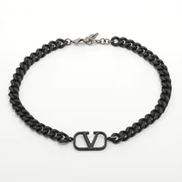 ◆VALENTINO◆Vロゴ シグネチャー レザー x メタル チョーカー Vロゴ シグネチャー レザー X メタル チョーカー for ウィメンズ