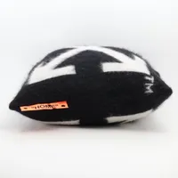 オフホワイト ロゴ クッション モヘア×ナイロン×毛 ブラック×ホワイト