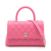 【カメリア好き必見】CHANEL★クラシックハンドバッグ★24B限定 2023－24秋冬コレクション シャネルの、カメリアの バッグや靴