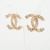 CHANEL パールピアス　証明書箱付き　両耳　ココマーク 未使用級】シャネル ピアス 両耳 ココマーク B24S GP×フェイク