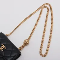 ドキン CHANEL カメリア エンボス チェーンバッグ ラムスキン CHANEL カメリア チェーン ショルダーバッグ ラムスキン レザー