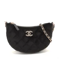 極美品【CHANEL／シャネル】マトラッセ ポーチ 2023 イヤーズギフト CHANEL 極美品☆シャネル イヤーズギフト 2023 ココマーク金具付
