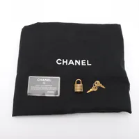 シェーンボーデン CHANEL  30×30 Chanel 25 small handbag, Canvas & gold-tone metal, black