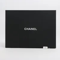 【CHANEL】 バンダナ ラムスキン ブローチ付き 単品使用可 シャネル ココマーク B19K バンダナ ラムスキン ホワイト
