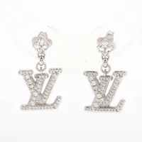 LOUIS VUITTON シルバーロゴピアス(両耳) LOUIS VUITTON（ピアス(両耳用)）のフリマアイテム一覧