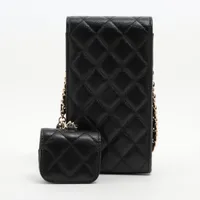 【CHANEL】シャネル マトラッセ スマホ & エアポッド ケース CHANEL】シャネル マトラッセ スマホ & エアポッド ケース