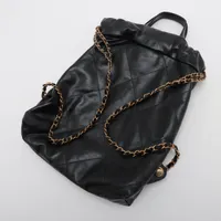 【CHANEL】バックパック/ブラック/ライトゴールド金具 シャネル シャネル22 バックパック シャイニーカーフスキン