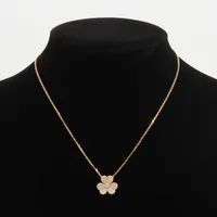 ヴァンクリーフ＆アペール ダイヤモンドクロスネックレス ヴァンクリーフ&アーペル クロス ダイヤ ネックレス 750 AB