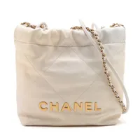 シャネル22 CHANEL レザートートバッグ　カーフレザー ホワイトロゴ A Closer Look at the New Chanel 22 - PurseBlog