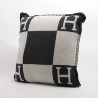 エルメス アヴァロン PM クッション エクリュxグリ・フォンセ カシミヤカバー エルメス アヴァロンPM クッション ウール×カシミヤ エクリュ×グリ