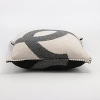 CHANEL -  美品 CHANEL シャネル ココマーク ウール カシミア スクエア クッション インテリア ブラック グレー a8696 CHANEL - 美品 CHANEL シャネル ココマーク ウール カシミア