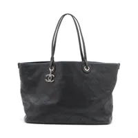 ひょうたん型花瓶と、シャネル ベージュシルバー金具 キャビアスキン トートバッグ キャビアスキン CHANEL シャネル 復刻トート A01804Y01498 6番台