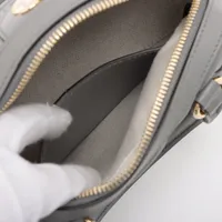ハンドバッグ　グレー Michael Kors グレー ハンドバッグ - メルカリ