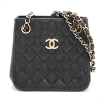 長く愛用できるラグジュアリーバッグ【CHANEL】バケットバッグ バケットバッグ CHANEL(シャネル) バッグ・カバン(レディース