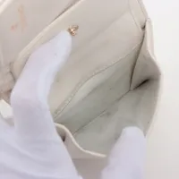 シャネル マトラッセ キャビアスキン コンパクトウォレット ホワイト