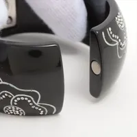 ［正規品］CHANEL ヴィンテージ カメリア バングル　フェイクパール CHANEL 1998年製 3カメリアモチーフバングル シルバー／ホワイト