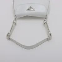プラダ クレオ ブラッシュドレザー ショルダーバッグ ホワイト