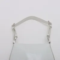 プラダ ホワイトのブラッシュド クレオ バッグ ホワイト プラダ クレオ ブラッシュドレザー ショルダーバッグ