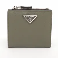 プラダ　カーキ財布 プラダ サフィアーノ 2ML049 レザー コンパクトウォレット