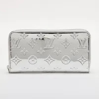 ヴィトン ミロワール×モノグラム ジッピーウォレット 型番 シルバー