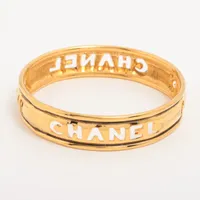 【重ね付けしても可愛い♪】CHANEL バングル ロゴ 重ね付けしても可愛い♪*【CHANEL】バングル ロゴ ブレスレット