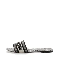 【淡いカラーで甘すぎないフェミニン♡】DIOR サンダル 116369-15-