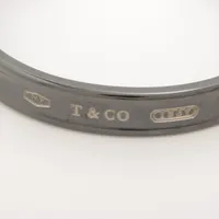 ティファニー 1837 ナロー バングル チタン ブラック A3577676