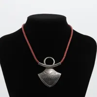 エルメス トゥアレグ ネックレス メタル×レザー レッド×シルバー