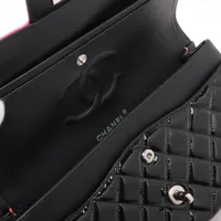 美品 シャネル マトラッセ25 プリント ダブルフラップ 21番台 レザー シルバー ブラック ブラックチェーン ショルダーバッグ ココシャネル ココマーク CC 二重蓋 0022 【中古】 CHANEL CHANEL - 美品 シャネル マトラッセ25 プリント ダブルフラップ 21番台
