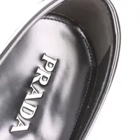 PRADA　スエード　トライアングルロゴ　ローファー PRADA プラダ トライアングルロゴ レザーローファー ブラック