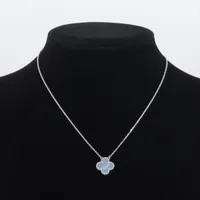 ヴァンクリーフ&アーペル ヴィンテージアルハンブラ カルセドニー