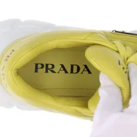プラダ イエロー　トライアングル　PRADA　新品同様 PRADA プラダ トライアングル ショルダー バッグ イエロー