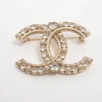 【未使用品】AIGNER ブローチ AIGNER（ブローチ/コサージュ）のフリマアイテム一覧