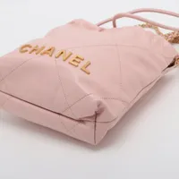 シャネル シャネル22 ミニ シャイニーカーフスキン チェーン