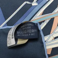 【澄み渡る空色の優美】HERMES カレ 90 La Ligne Coup de Fouet La Ligne Coup de Fouet scarf 90 | Hermès Hong Kong SAR