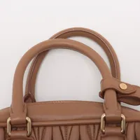 miu miu ブラウンレザー ハンドバッグ　マテラッセ本物 miu ミュウミュウ miumiu マテラッセ 2way ハンドバッグ