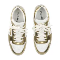 プラダ トライアングルロゴ パテントレザー スニーカー 7 1/2 ゴールド プラダ トライアングルロゴ パテントレザー スニーカー 7 1/2 ゴールド