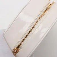 ホワイトレザー ハンドバッグ ゴールド金具 COCOCELUX GOLD ﾀﾞｲﾔﾓﾝﾄﾞﾚｻﾞｰ ｽﾘﾑﾜﾝﾊﾝﾄﾞﾙ3WAYﾊﾞｯｸﾞ M | すべての