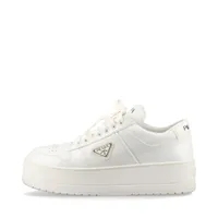 美品　PRADA 厚底レザースニーカー　トライアングル　37 プラダ トライアングルロゴ レザー スニーカー 7.5 メンズ