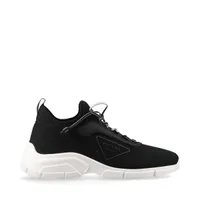 国内配送【PRADA】トライアングル ロゴ スニーカー Re-Nylonトライアングルロゴ スニーカー ナイロン ブラック