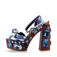 Dolce & Gabbana ビジュー装飾サンダル　35 Patent leather sandal with jewel embroidery in Multicolor