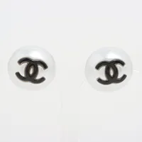 良品　刻印有　CHANEL　シャネル ココマーク フェイクパール 　ピアス　両耳 シャネル ココマーク A25P ピアス(両耳用) フェイクパール