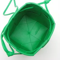 ボッテガヴェネタ マキシイントレチャート カセット ミニ クロス