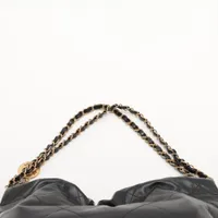 CHANEL シャネル シャネル22 スモール ショルダーバッグ ブラック プレート ゴールド金具 AS3262 CHANEL シャネル シャネル22 ミニ カーフスキン 黒 巾着 チェーン