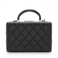 CHANEL シャネル ラムスキン マトラッセ 6連キーケース シルバー金具 CHANEL シャネル ラムスキン マトラッセ 6連キーケース シルバー金具