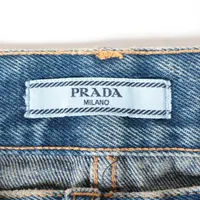 PRADA トライアングルロゴ ブリーチ加工 ヴィンテージ ショートデニムパンツ PRADA トライアングルロゴ ブリーチ加工 ヴィンテージ ショート